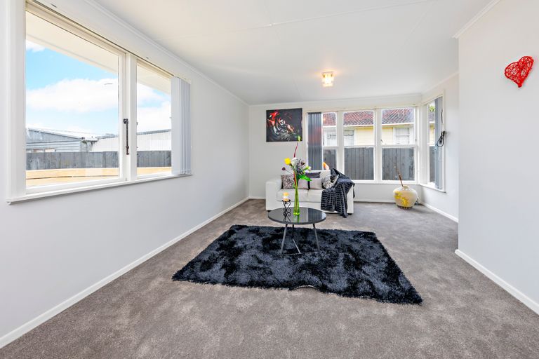 Photo of property in 7 Fairey Place, Mangere, Auckland, 2022