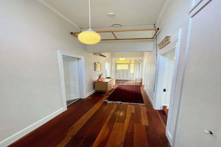 Photo of property in 45 Fairview Crescent, Kelburn, Wellington, 6012