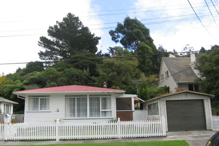 Photo of property in 5 Bird Grove, Stokes Valley, Lower Hutt, 5019