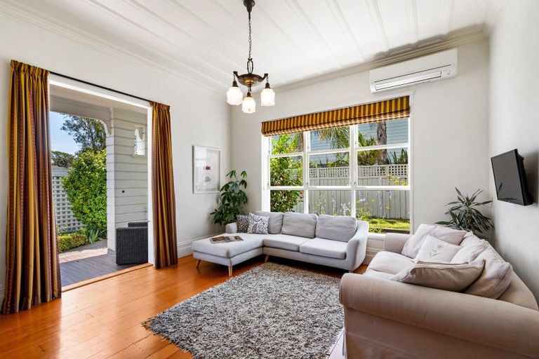 Photo of property in 14 Elizabeth Road, Bluff Hill, Napier, 4110