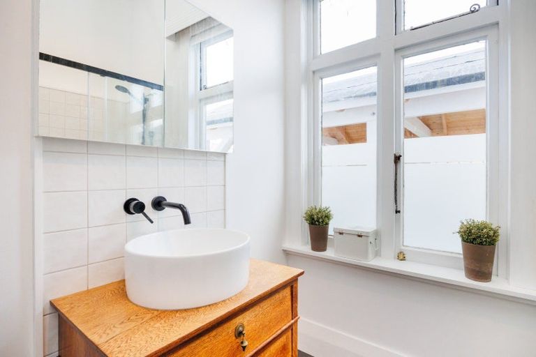 Photo of property in 32 Worcester Street, West End, Palmerston North, 4410