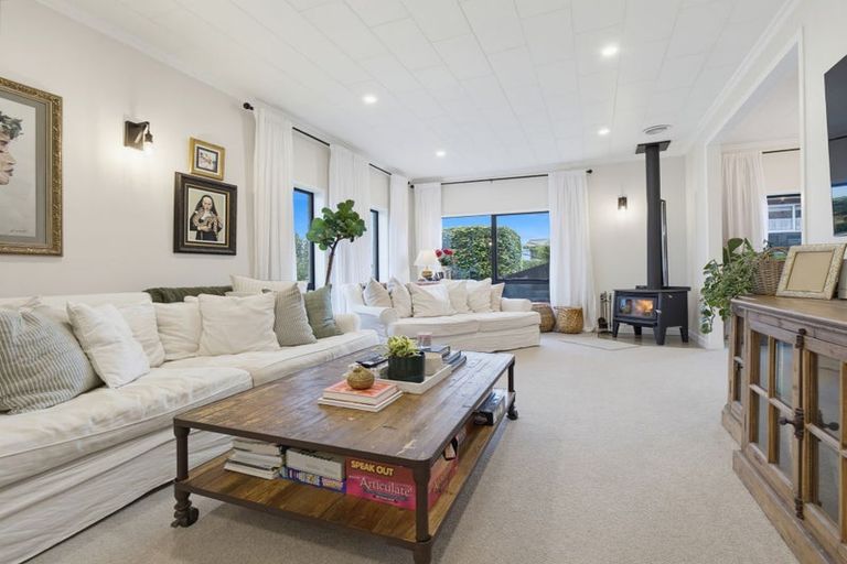 Photo of property in 15 Carter Drive, Pomare, Rotorua, 3015