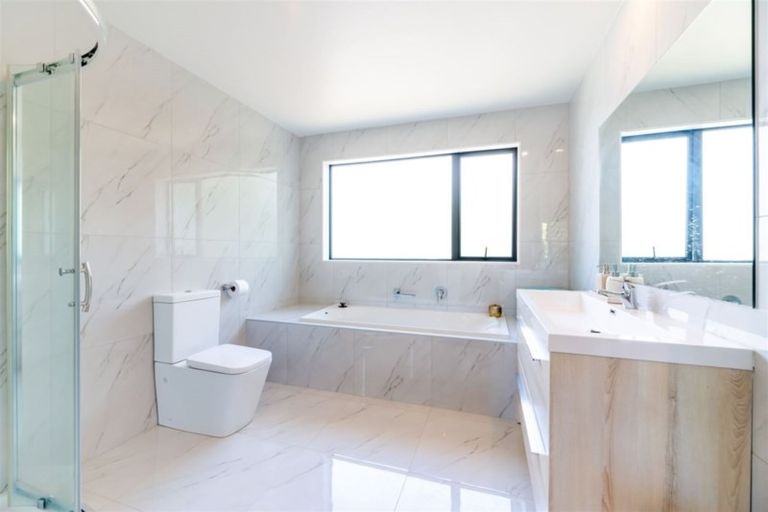 Photo of property in 14 Kotuku Street, Te Atatu Peninsula, Auckland, 0610