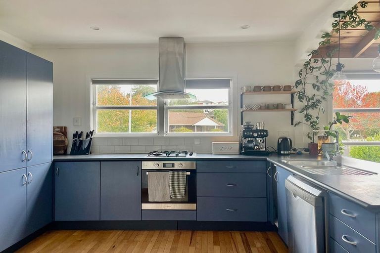 Photo of property in 37 Garthwood Road, Hillcrest, Hamilton, 3216