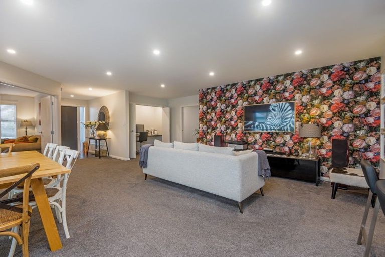 Photo of property in 15 Monaco Grove, Fitzherbert, Palmerston North, 4410