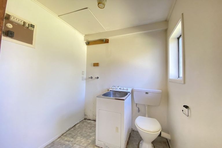 Photo of property in 24 Anarahi Place, Mangere Bridge, Auckland, 2022