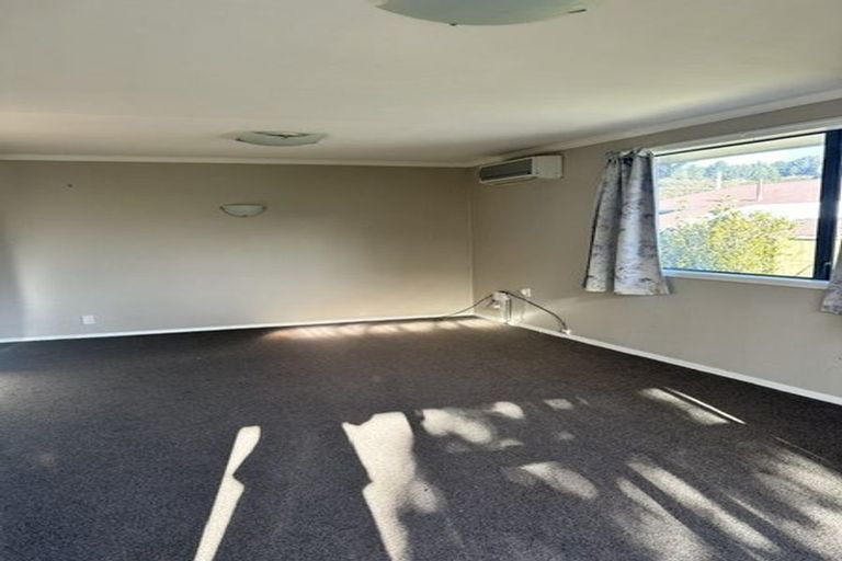 Photo of property in 2/7 Norana Road, Maoribank, Upper Hutt, 5018