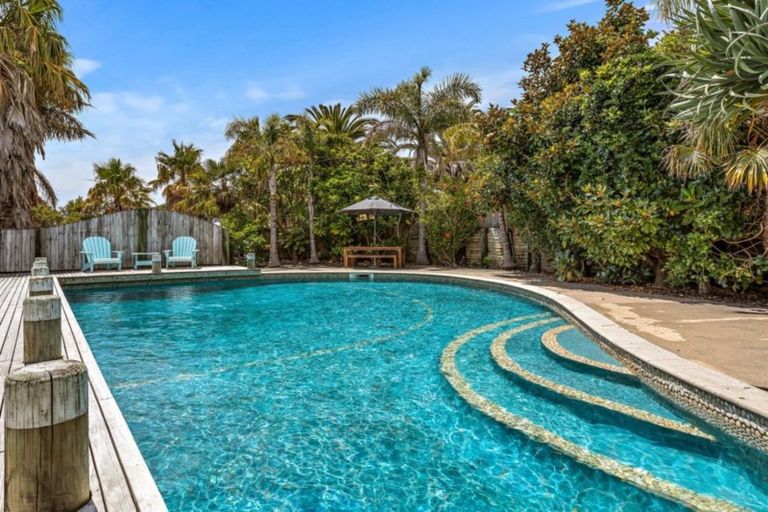 Photo of property in 81 Cape Rodney Road, Leigh, 0985