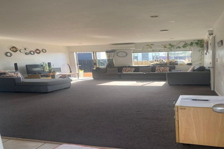 Photo of property in 15 Carlas Way, Ranui, Auckland, 0612