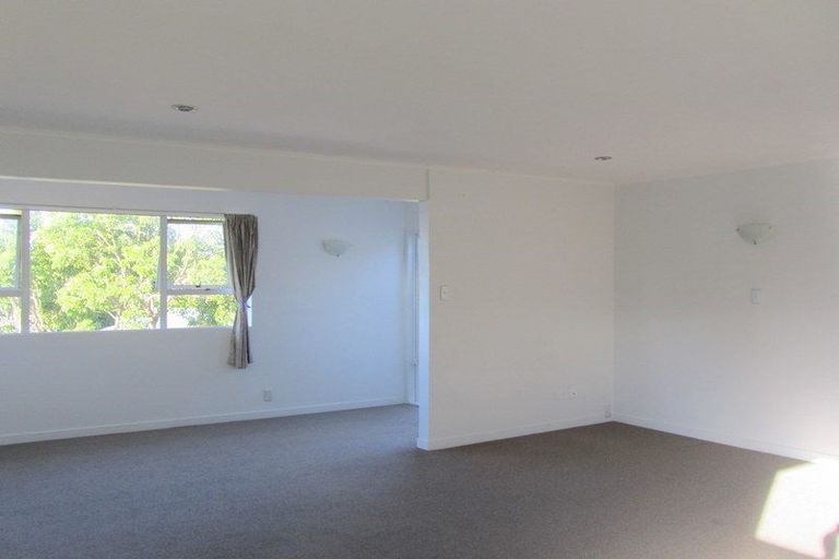 Photo of property in 120 Sunset Road, Unsworth Heights, Auckland, 0632
