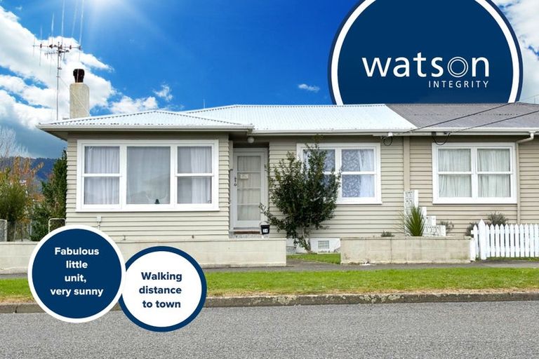 Photo of property in 34 Queenwood Road, Levin, 5510