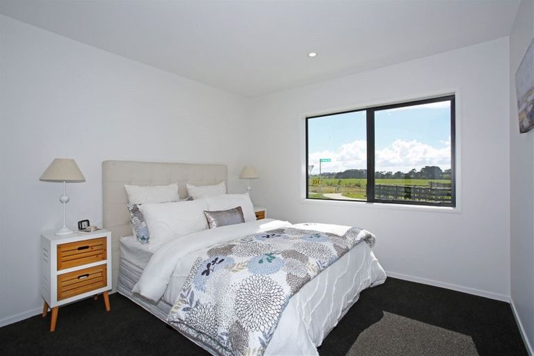 Photo of property in 2 Okoreka Road, Glenbrook, 2681