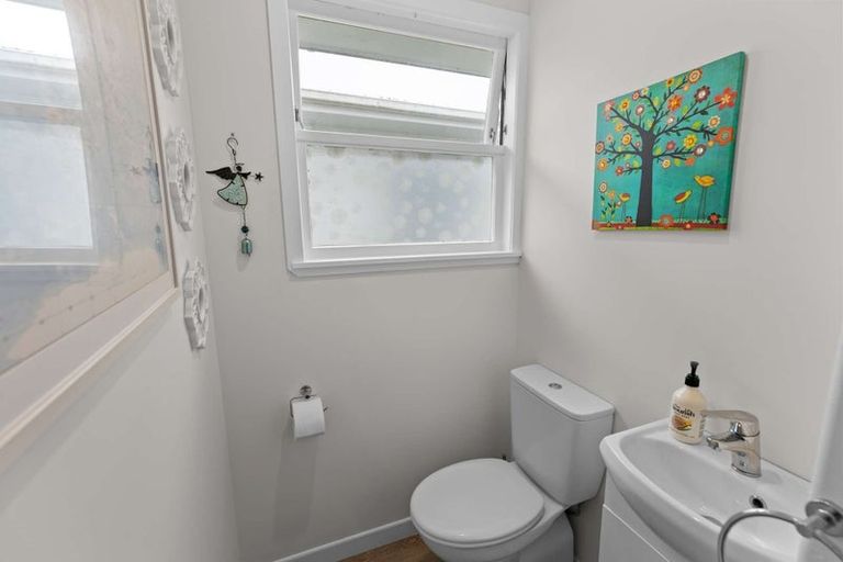 Photo of property in 33 Sutherland Crescent, Westbrook, Palmerston North, 4412