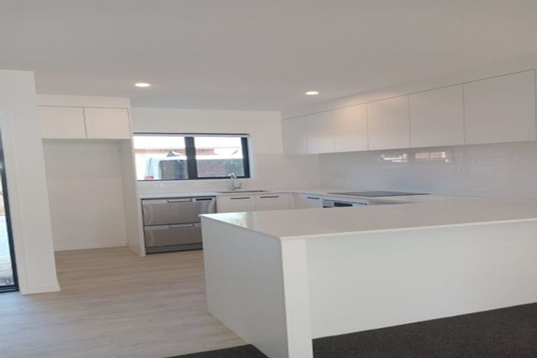 Photo of property in 216b Lake Road, Northcote, Auckland, 0627