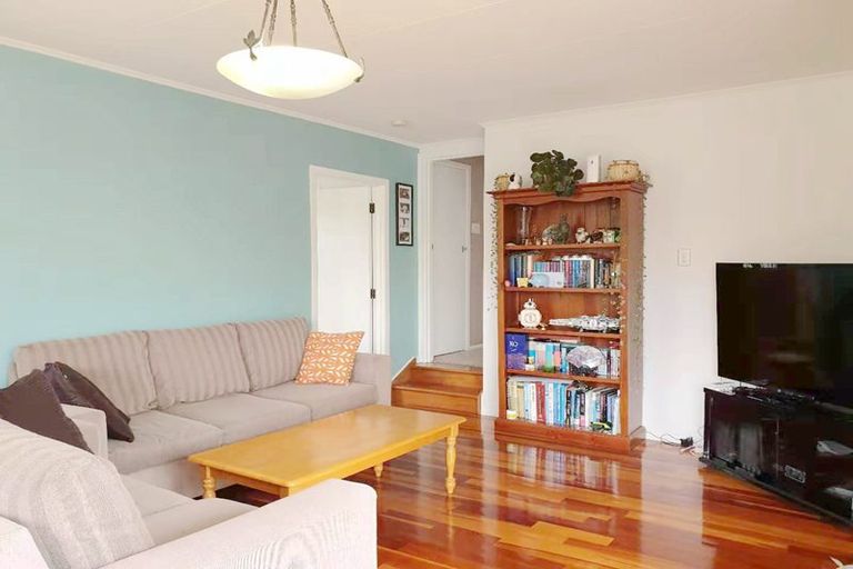 Photo of property in 73 Cascades Road, Pakuranga Heights, Auckland, 2010