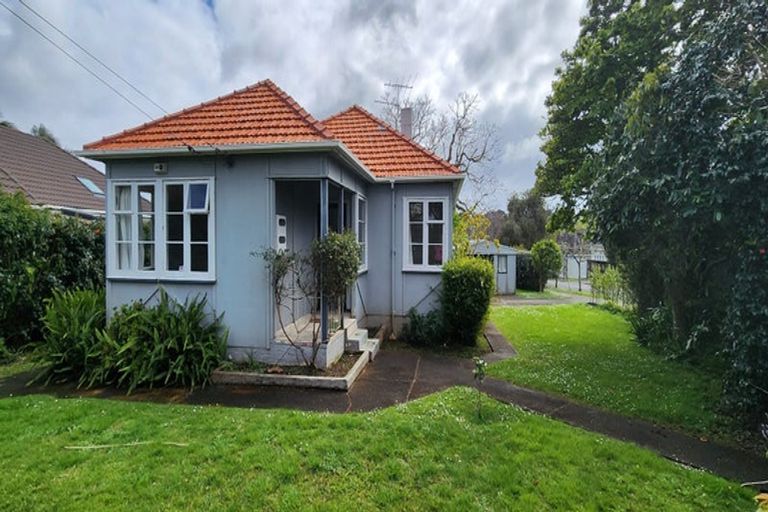 Photo of property in 77 Tahapa Crescent, Meadowbank, Auckland, 1072
