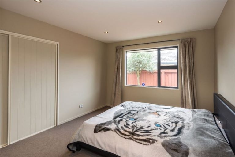 Photo of property in 25 Linkwater Way, Parklands, Christchurch, 8083