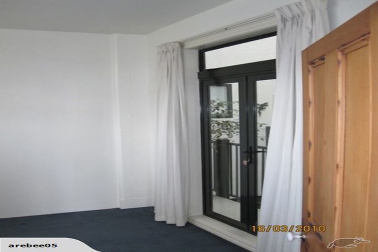 Photo of property in Endeavour Apartments, 13/125 Thorndon Quay, Pipitea, Wellington, 6011