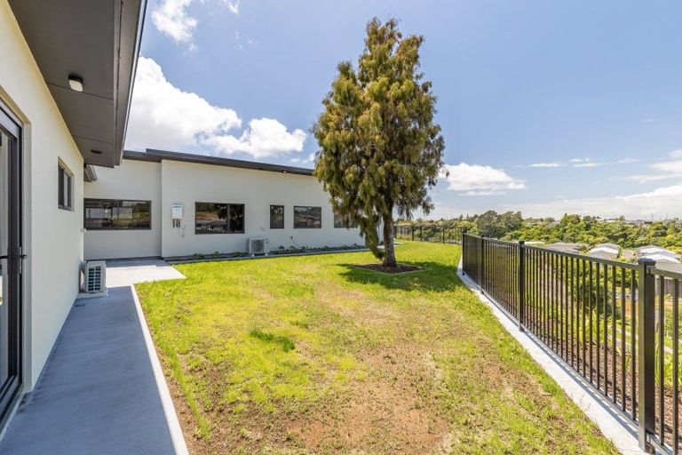 Photo of property in 2 Marsden Place, Hurworth, New Plymouth, 4310