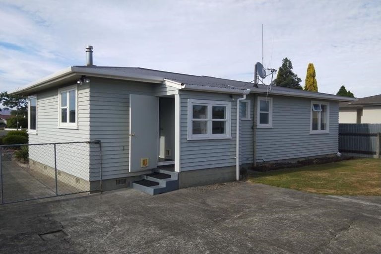 Photo of property in 19 Pembroke Street, Highbury, Palmerston North, 4412