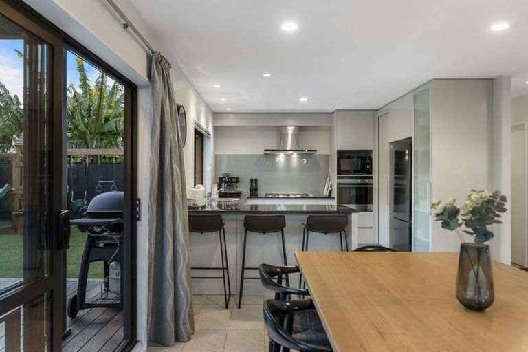 Photo of property in 16 Springcrest Drive, Karaka, Papakura, 2113