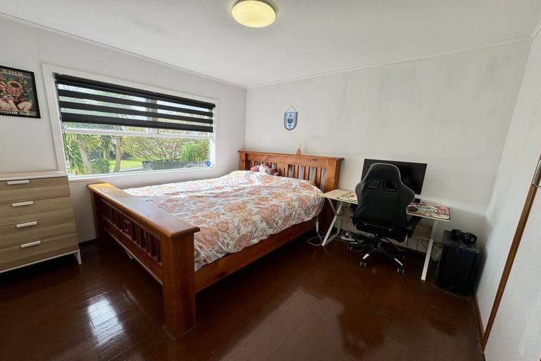 Photo of property in 2 Thomas Rea Place, Te Atatu South, Auckland, 0610