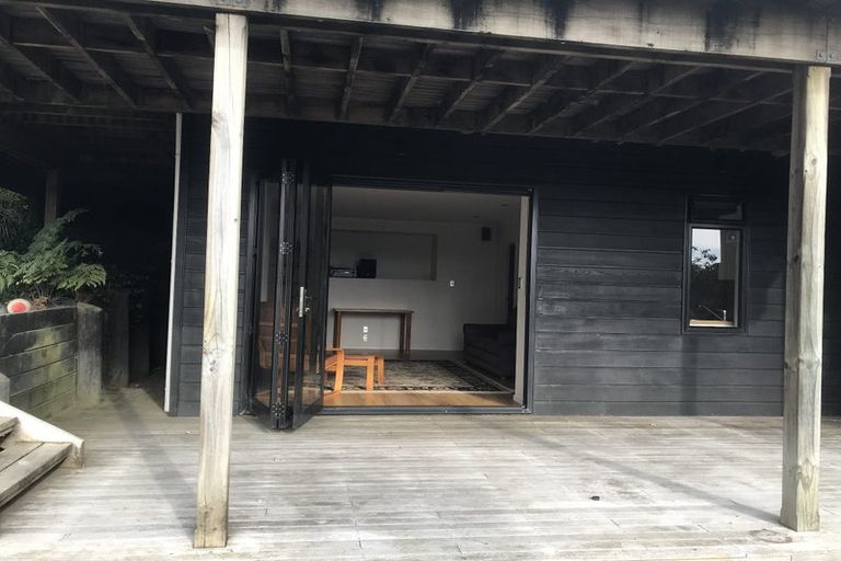 Photo of property in 38 Highland Avenue, Titirangi, Auckland, 0604