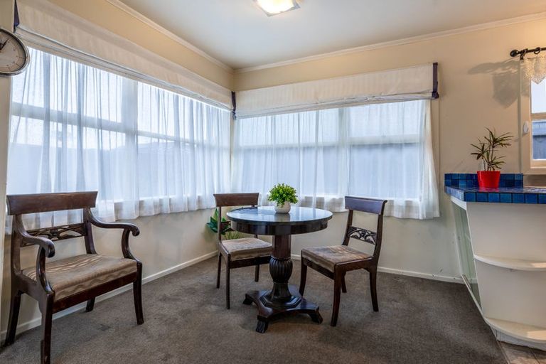 Photo of property in 26 Barron Drive, Green Bay, Auckland, 0604