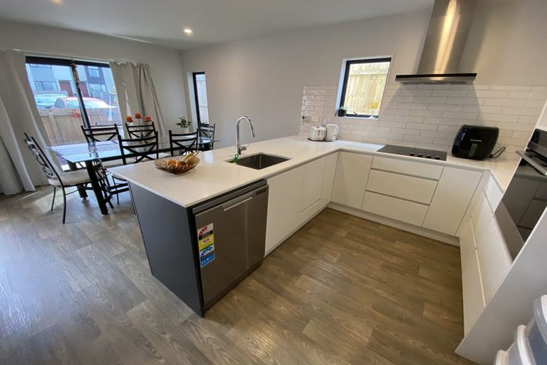 Photo of property in 36 Matawhanga Drive, Wattle Downs, Auckland, 2103