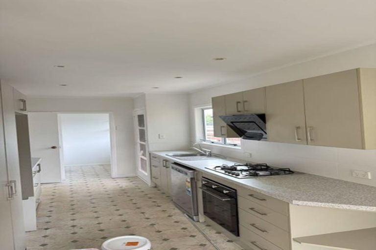 Photo of property in 25 Moor Avenue, Te Atatu Peninsula, Auckland, 0610