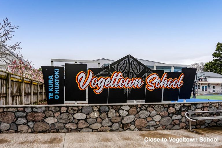 Photo of property in 77 Huatoki Street, Vogeltown, New Plymouth, 4310