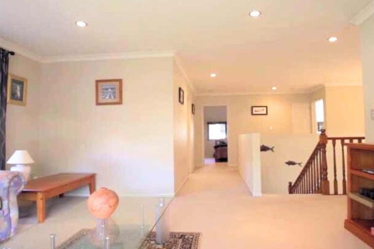 Photo of property in 56 San Marino Drive West, Henderson, Auckland, 0612