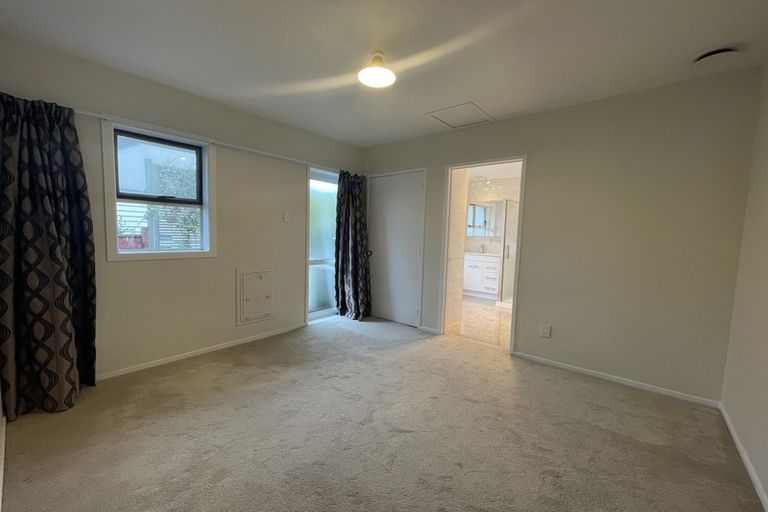 Photo of property in 1/143 Shakespeare Road, Milford, Auckland, 0620