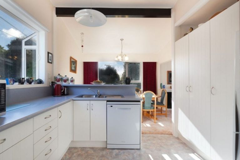 Photo of property in 4 Makora Grove, Paremata, Porirua, 5024