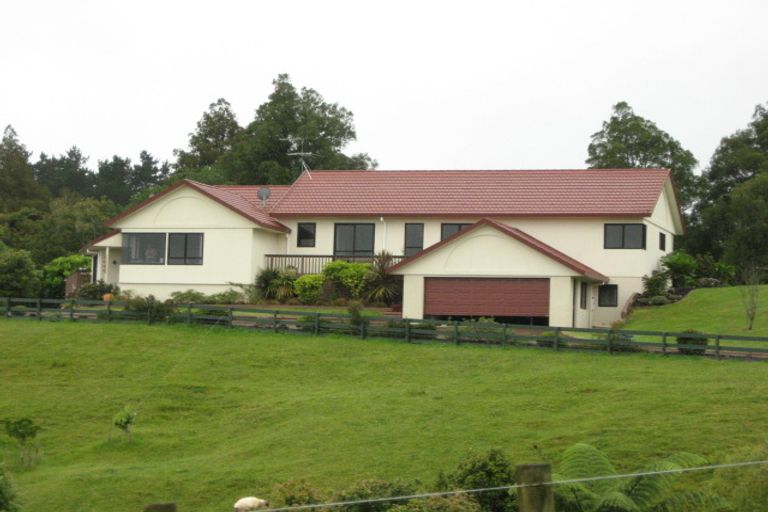 Photo of property in 82 Harry Dreadon Road, Opaheke, Papakura, 2584