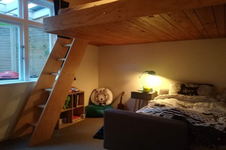 Photo of property in 91 Farnham Street, Mornington, Wellington, 6021