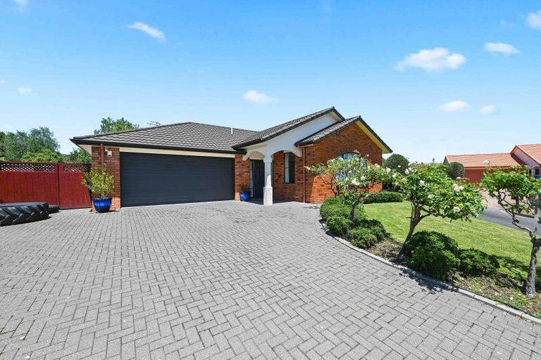 Photo of property in 38 Fendalton Drive, Rototuna, Hamilton, 3210