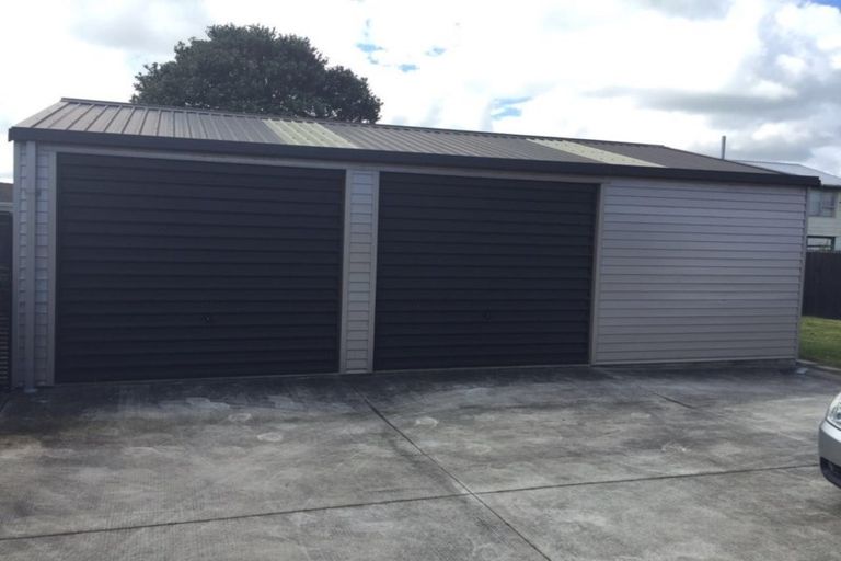 Photo of property in 44 Beach Road, Te Atatu Peninsula, Auckland, 0610