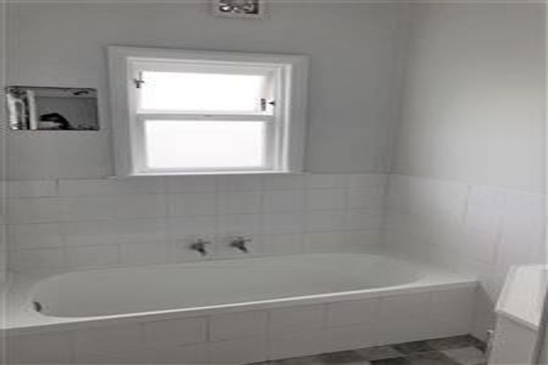 Photo of property in 35 Cavendish Square, Strathmore Park, Wellington, 6022