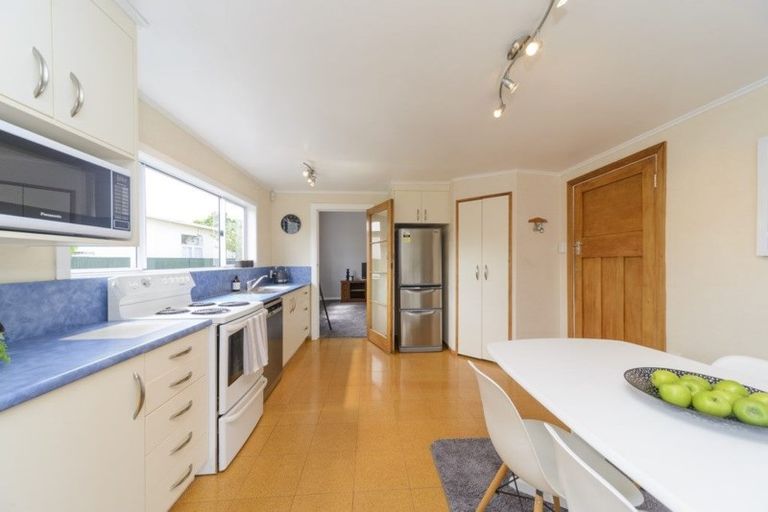 Photo of property in 17 Keeling Street, West End, Palmerston North, 4412