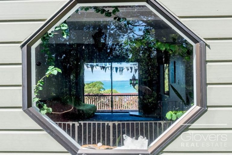 Photo of property in 60 Kauri Point Road, Laingholm, Auckland, 0604