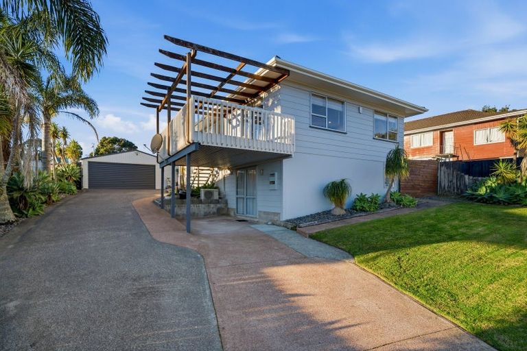Photo of property in 12 Pahi Place, West Harbour, Auckland, 0618