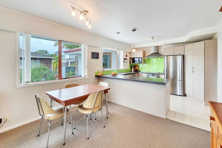 Photo of property in 11 Robin Lane, Browns Bay, Auckland, 0630