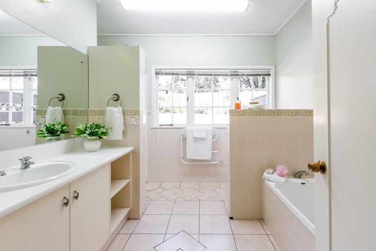 Photo of property in 40 Tauroa Road, Havelock North, 4130