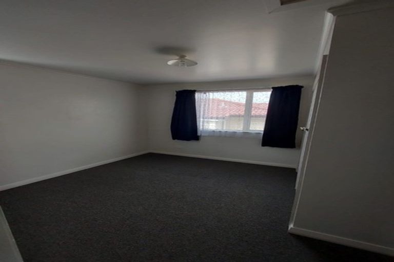 Photo of property in 241 Great North Road, Henderson, Auckland, 0612