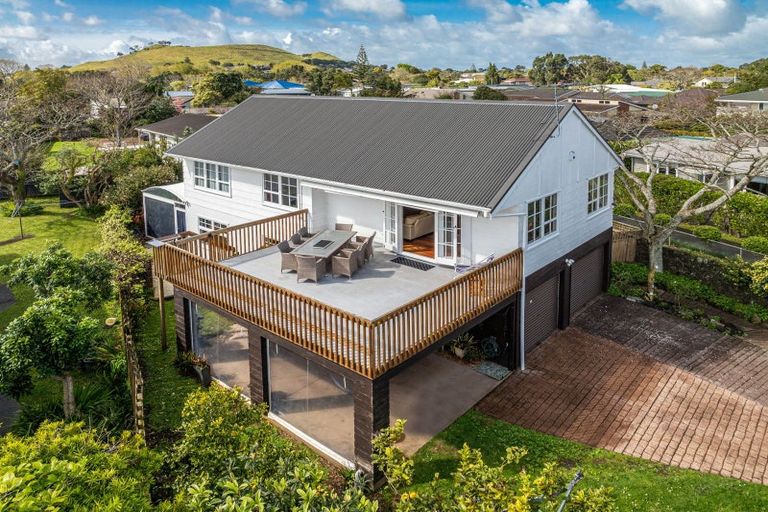 Photo of property in 15 Seaforth Avenue, Mangere Bridge, Auckland, 2022