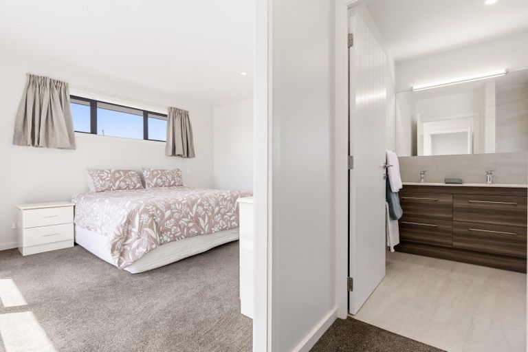 Photo of property in 1 Glendas Way, Acacia Bay, 3385