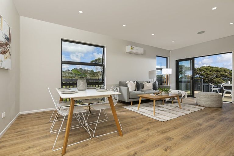 Photo of property in 36 Taiororua Avenue, Massey, Auckland, 0614