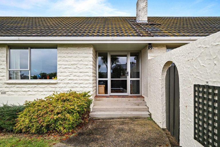 Photo of property in 15 Estuary Crescent, Fairfield, Dunedin, 9018