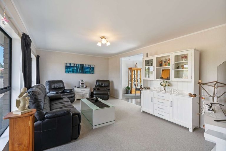 Photo of property in 12 Harbour Crest Drive, Waiuku, 2123